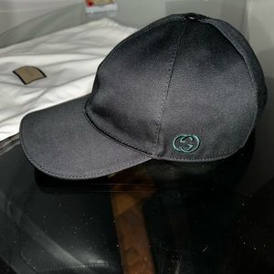 Gucci black XL hat green and red stripes